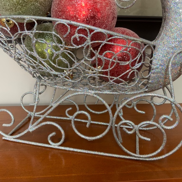 Christmas Reindeer Sleigh with Plastic Christmas Balls - Picture 4 of 5